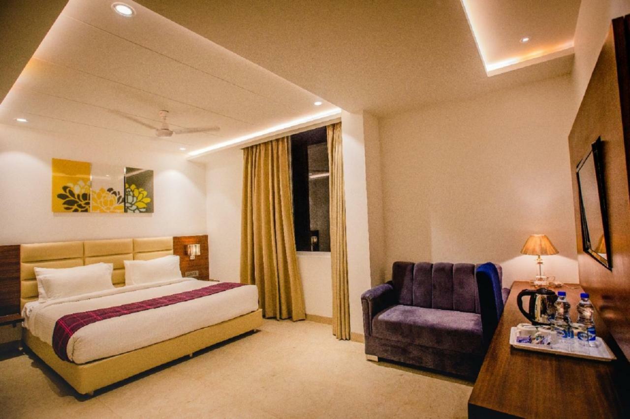 400кв.м 21, 21 баня Къща в Tajganj Hotel Агра Екстериор снимка