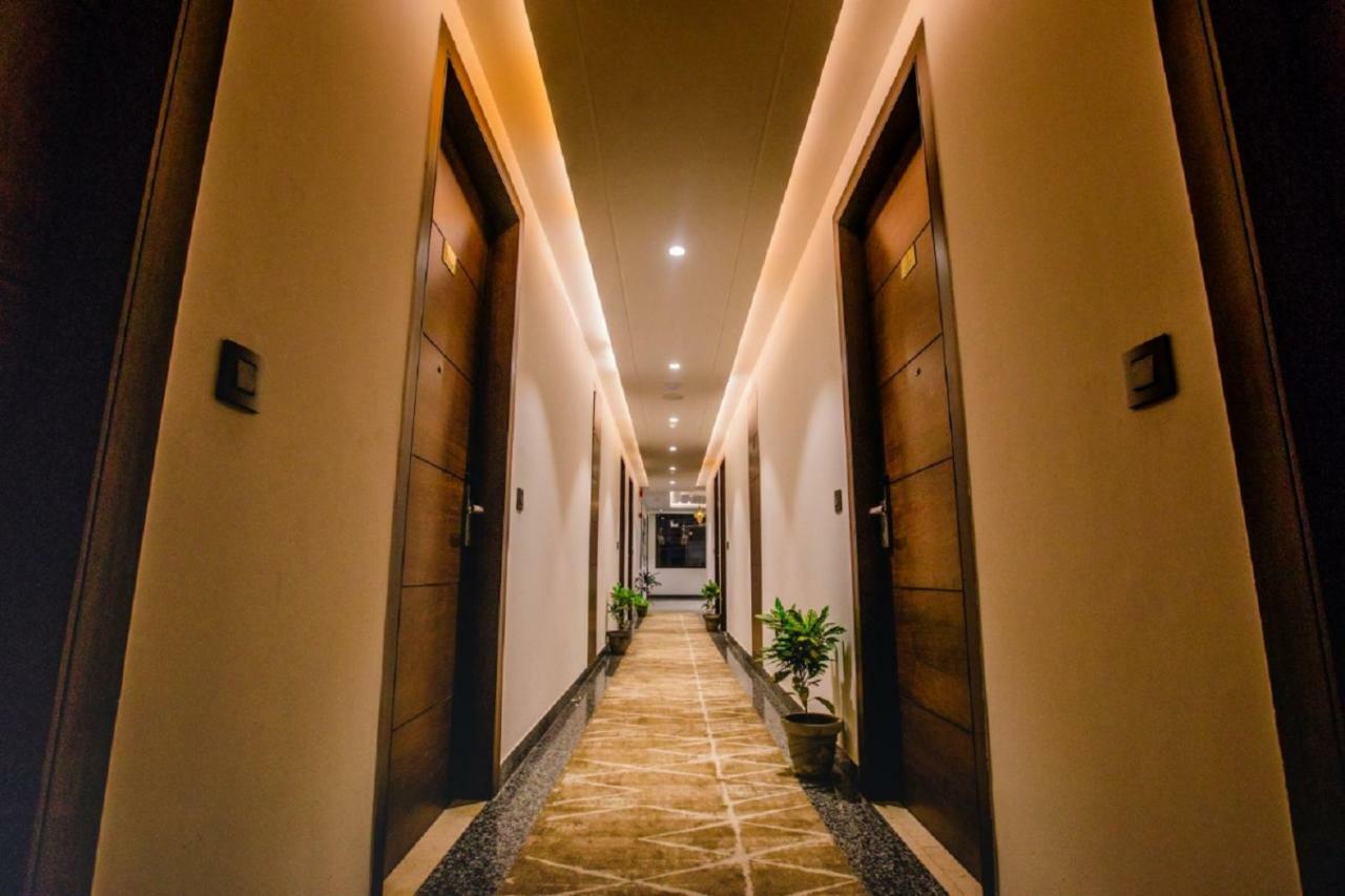 400кв.м 21, 21 баня Къща в Tajganj Hotel Агра Екстериор снимка