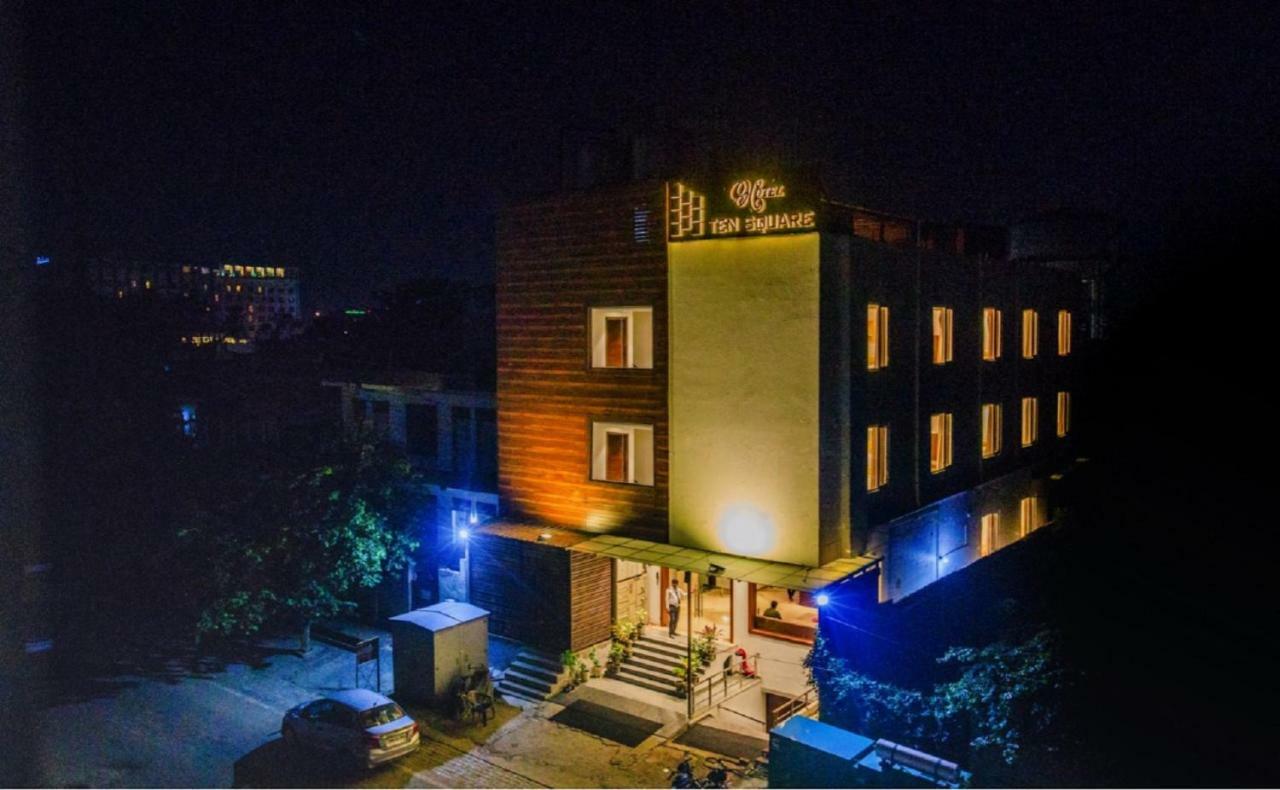400кв.м 21, 21 баня Къща в Tajganj Hotel Агра Екстериор снимка