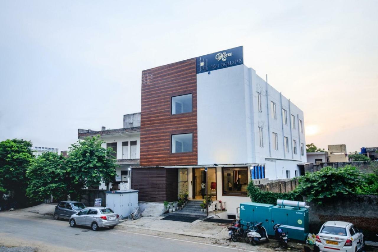 400кв.м 21, 21 баня Къща в Tajganj Hotel Агра Екстериор снимка