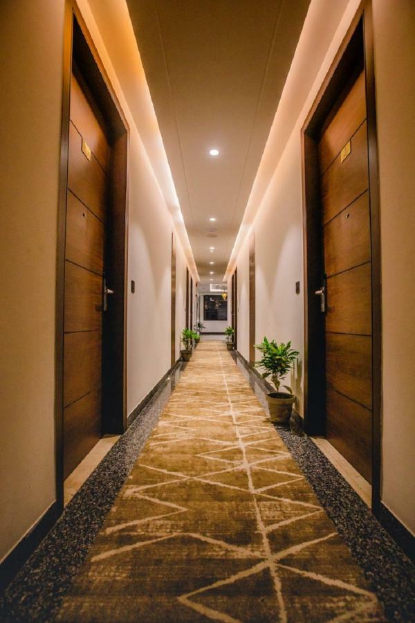 400кв.м 21, 21 баня Къща в Tajganj Hotel Агра Екстериор снимка