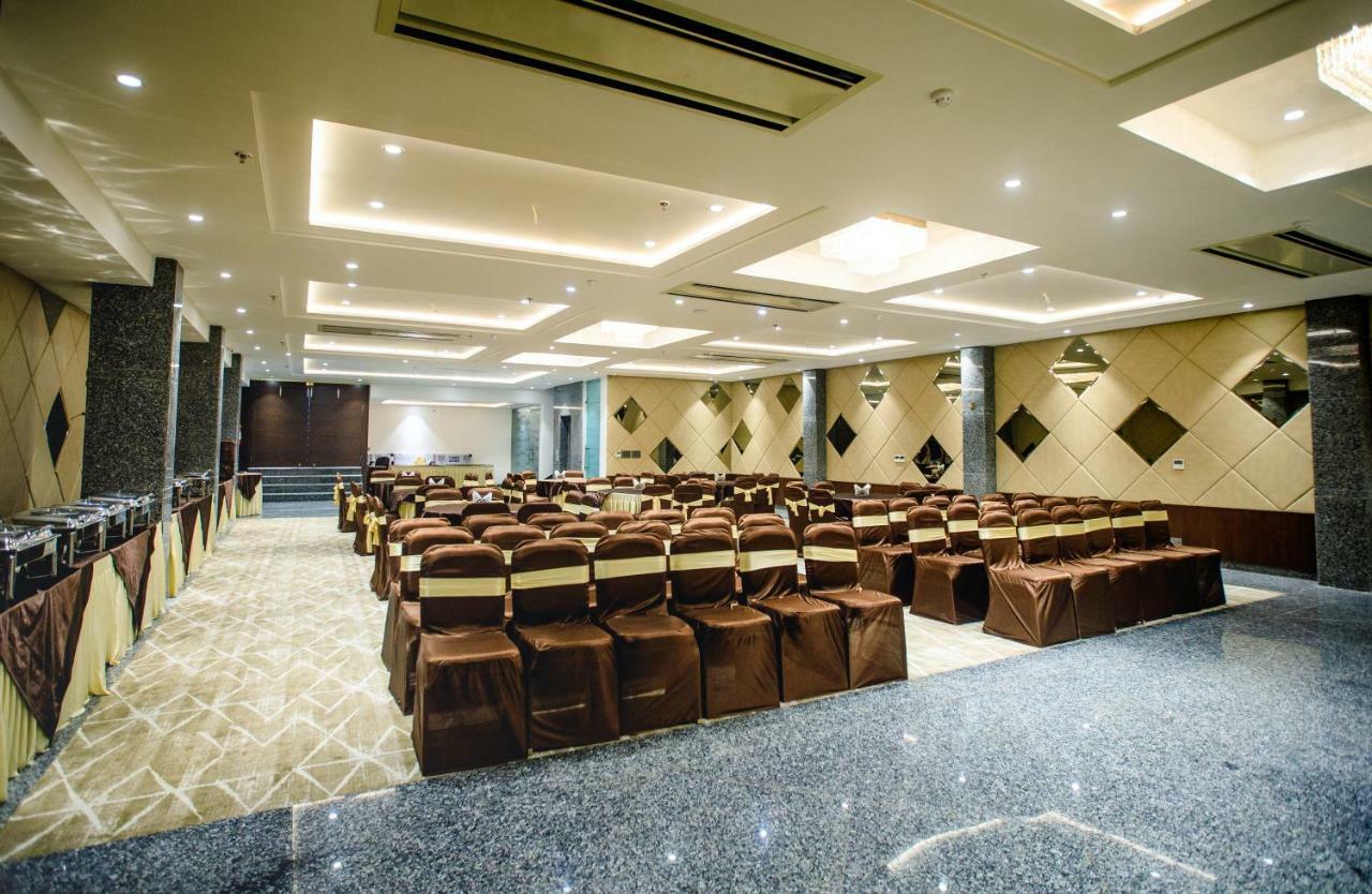 400кв.м 21, 21 баня Къща в Tajganj Hotel Агра Екстериор снимка