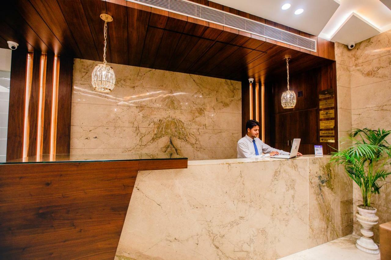 400кв.м 21, 21 баня Къща в Tajganj Hotel Агра Екстериор снимка