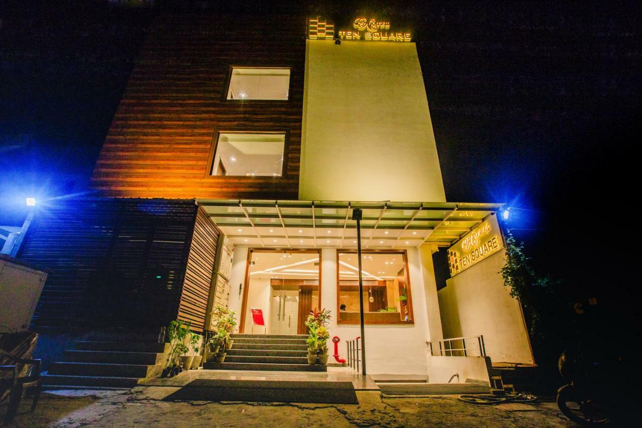 400кв.м 21, 21 баня Къща в Tajganj Hotel Агра Екстериор снимка