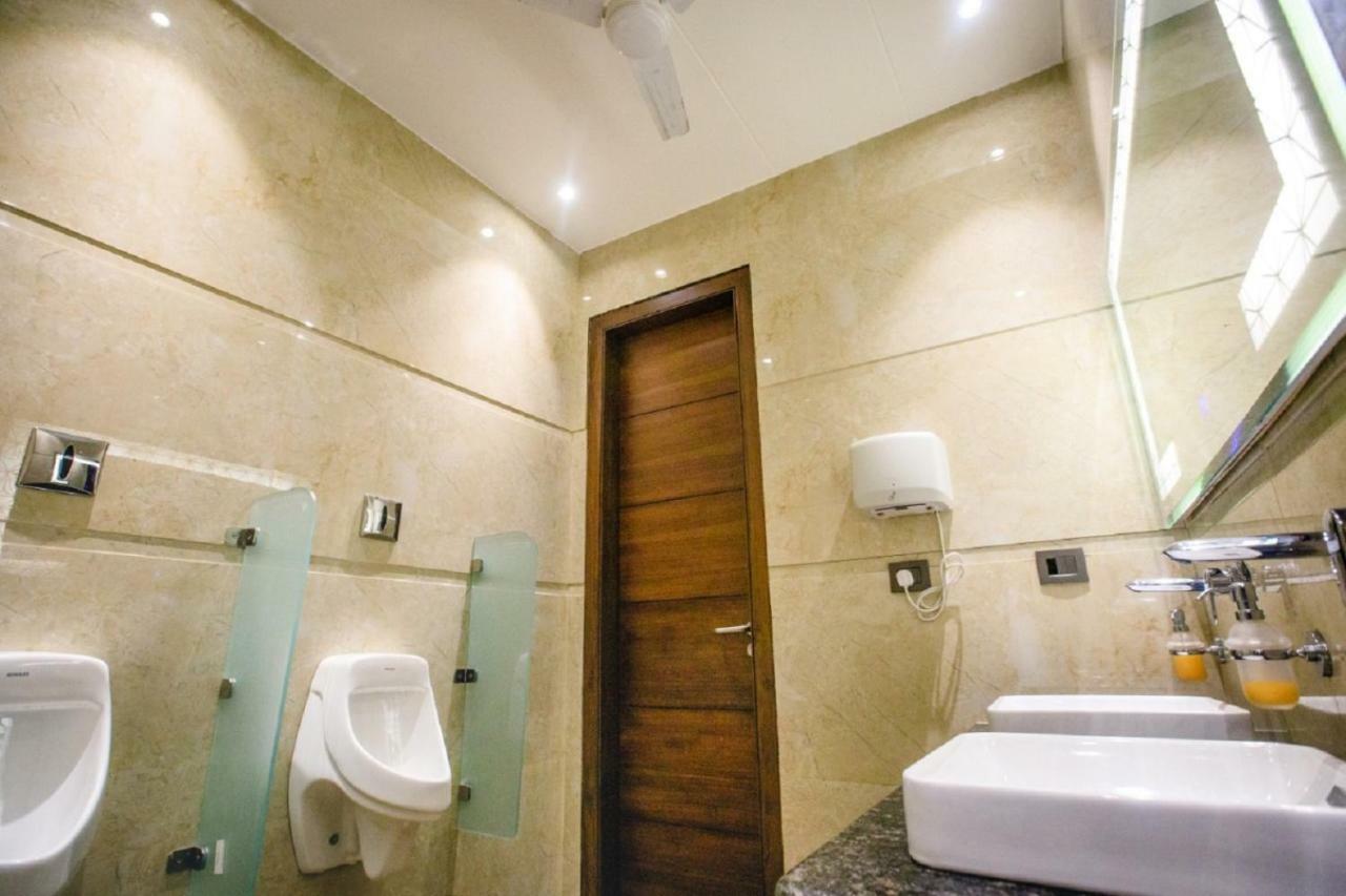 400кв.м 21, 21 баня Къща в Tajganj Hotel Агра Екстериор снимка