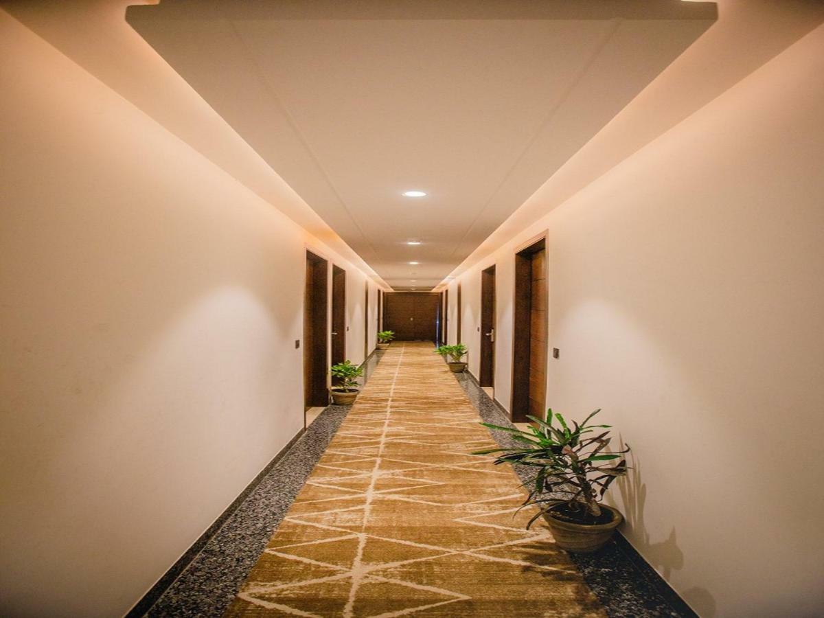 400кв.м 21, 21 баня Къща в Tajganj Hotel Агра Екстериор снимка