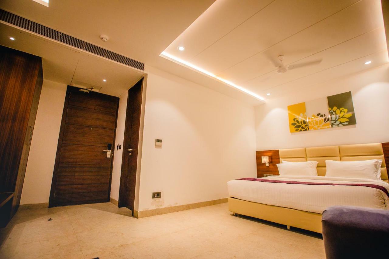 400кв.м 21, 21 баня Къща в Tajganj Hotel Агра Екстериор снимка