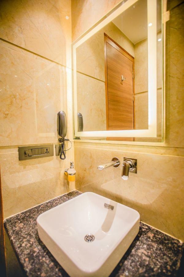 400кв.м 21, 21 баня Къща в Tajganj Hotel Агра Екстериор снимка