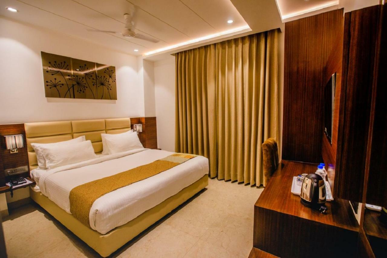 400кв.м 21, 21 баня Къща в Tajganj Hotel Агра Екстериор снимка