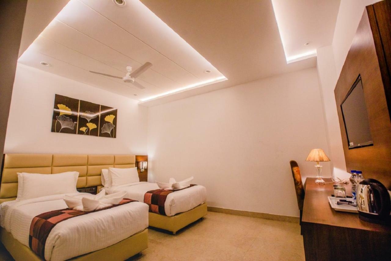 400кв.м 21, 21 баня Къща в Tajganj Hotel Агра Екстериор снимка