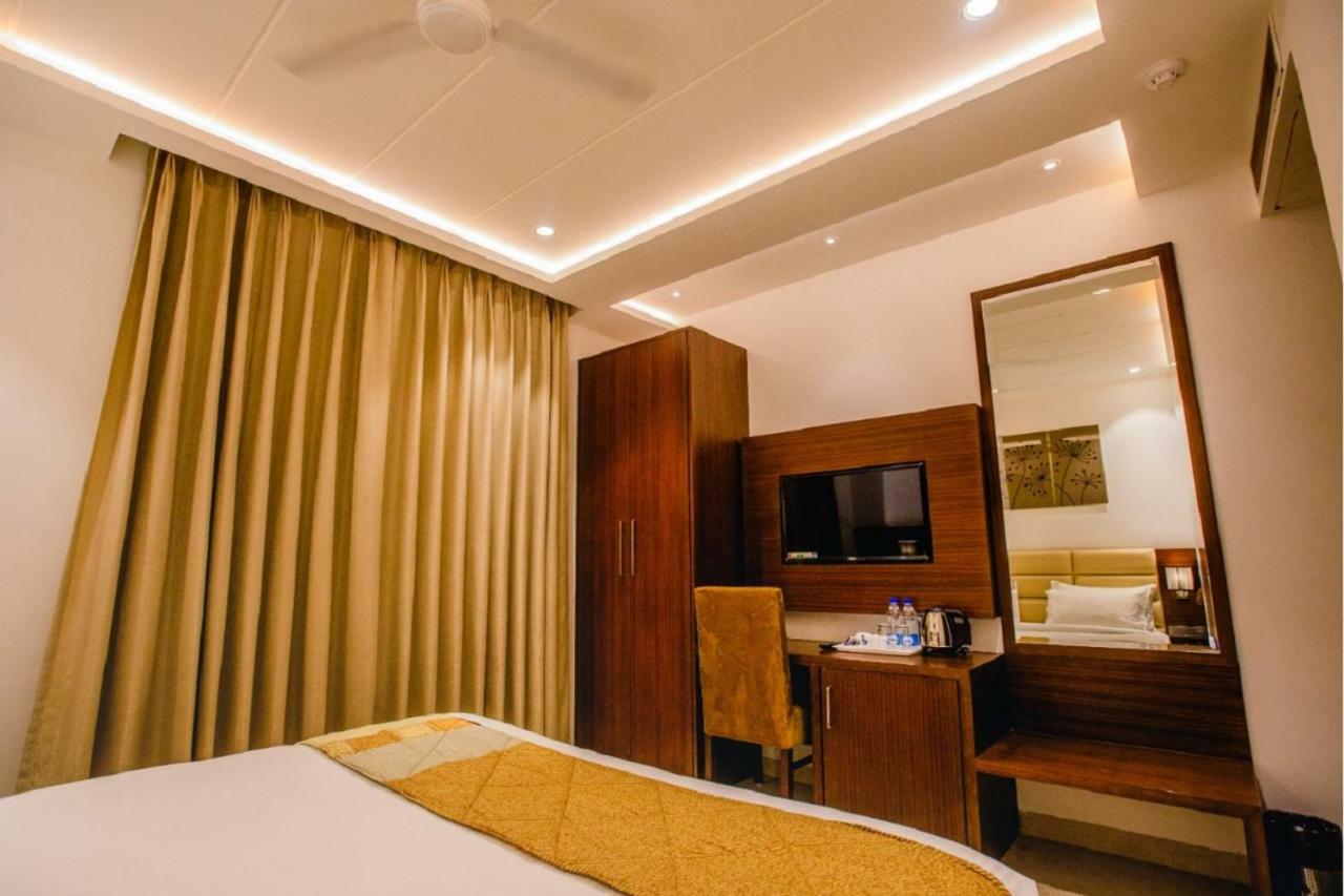 400кв.м 21, 21 баня Къща в Tajganj Hotel Агра Екстериор снимка