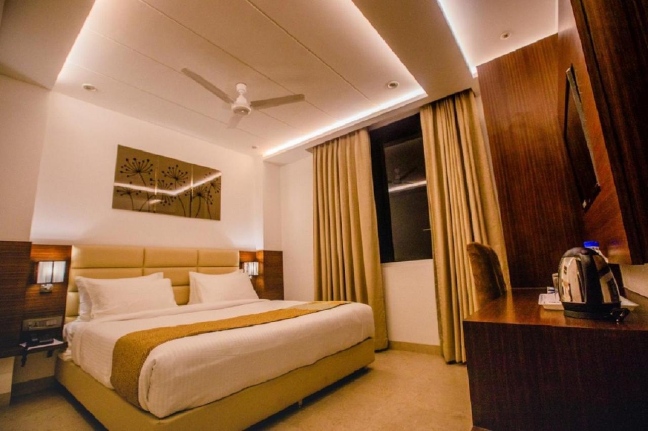 400кв.м 21, 21 баня Къща в Tajganj Hotel Агра Екстериор снимка