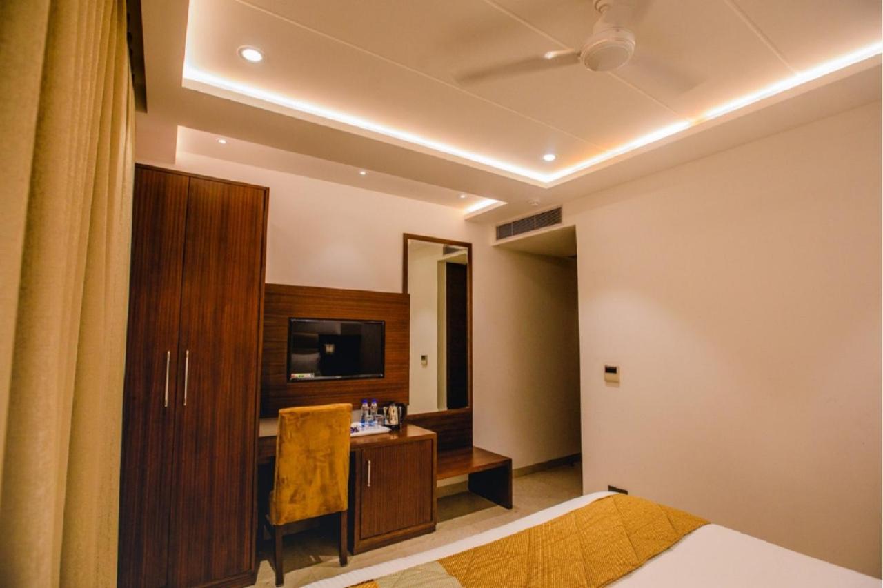 400кв.м 21, 21 баня Къща в Tajganj Hotel Агра Екстериор снимка