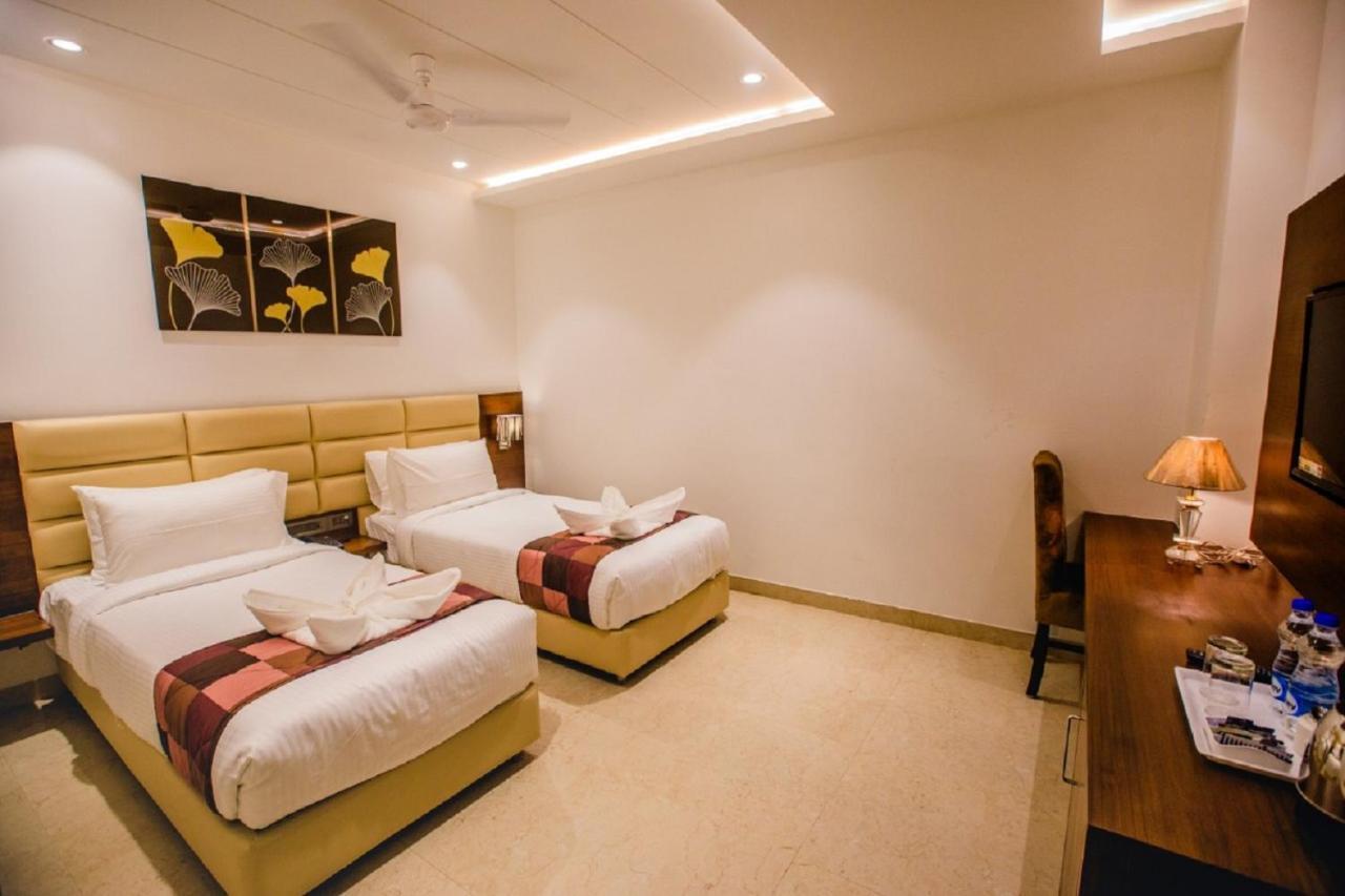 400кв.м 21, 21 баня Къща в Tajganj Hotel Агра Екстериор снимка