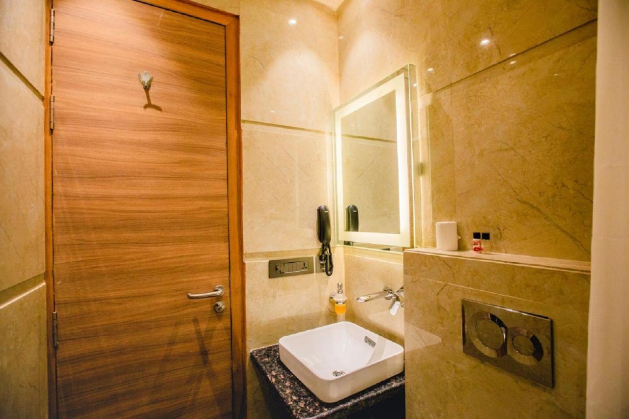400кв.м 21, 21 баня Къща в Tajganj Hotel Агра Екстериор снимка